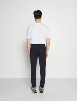 INDICODE JEANSEBERLEIN WITH ROLLED UP - Tygbyxor - Navy 7 INDICODE JEANSEBERLEIN WITH ROLLED UP - Tygbyxor - Navy -Indicode Jeans Butik a8889a5355a146c4b71eca1844d78016 scaled